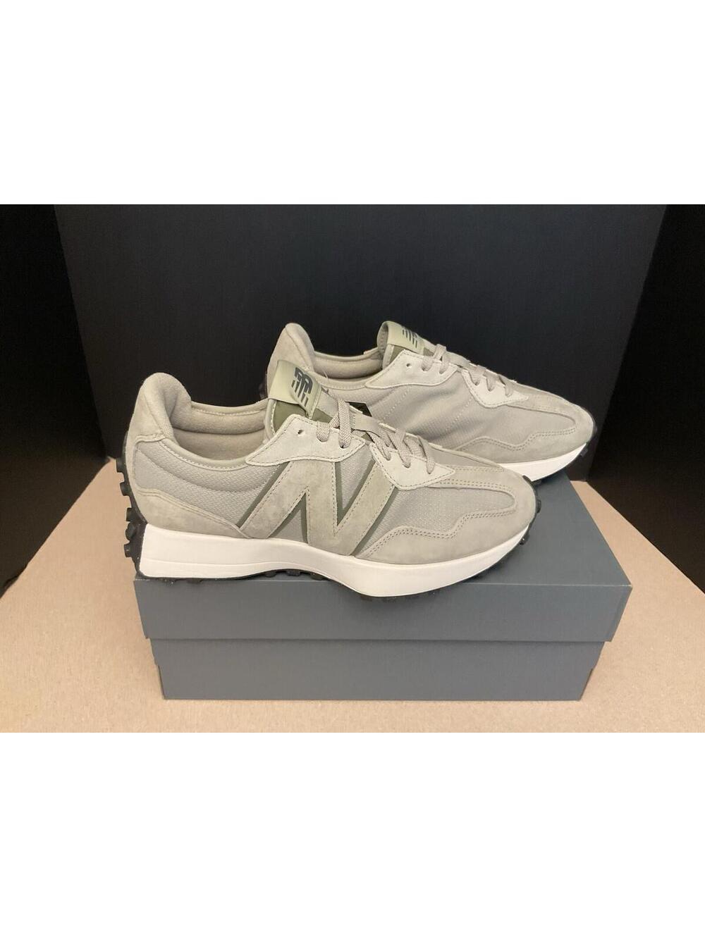 New! Womens New Balance 327 Green Classic Athletic Shoes. Size 10. Awesome Shoes
